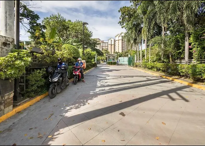 A Refreshing Unit Near Bgc, Ortigas & Makati With Netflix And Wifi *